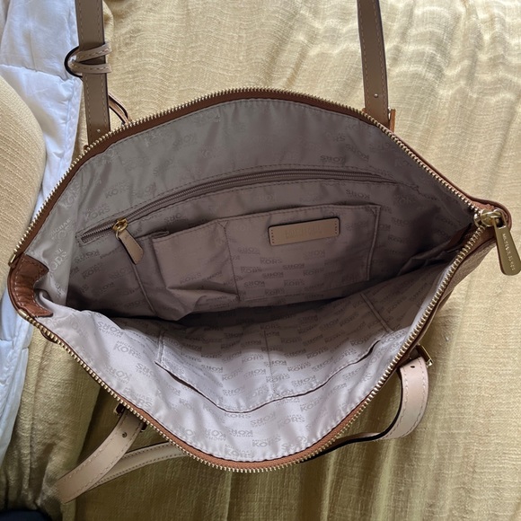 Michael Kors tote - Picture 3 of 4
